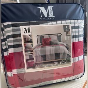 King Size Comforter Set from Hudson Bay. NEW